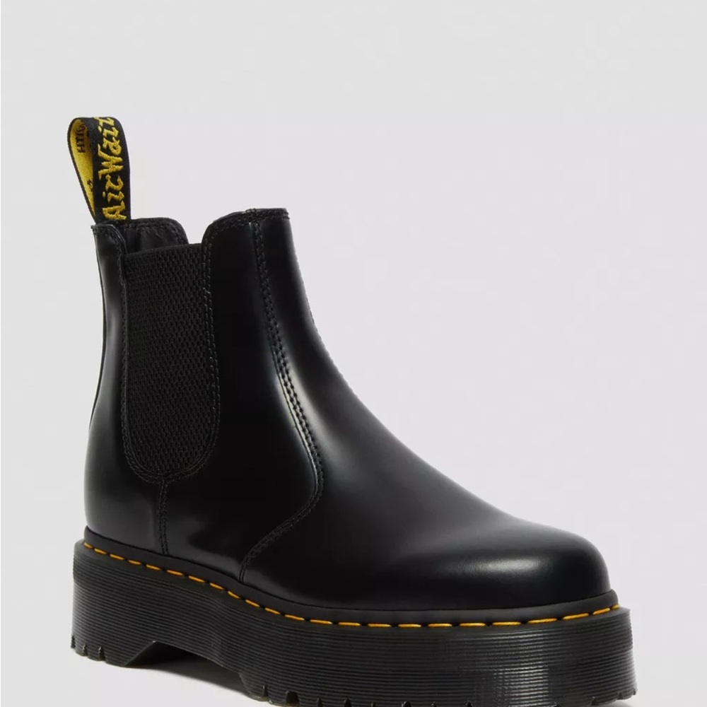 Dr. Martens 2976 SMOOTH LEATHER PLATFORM CHELSEA BOOTS